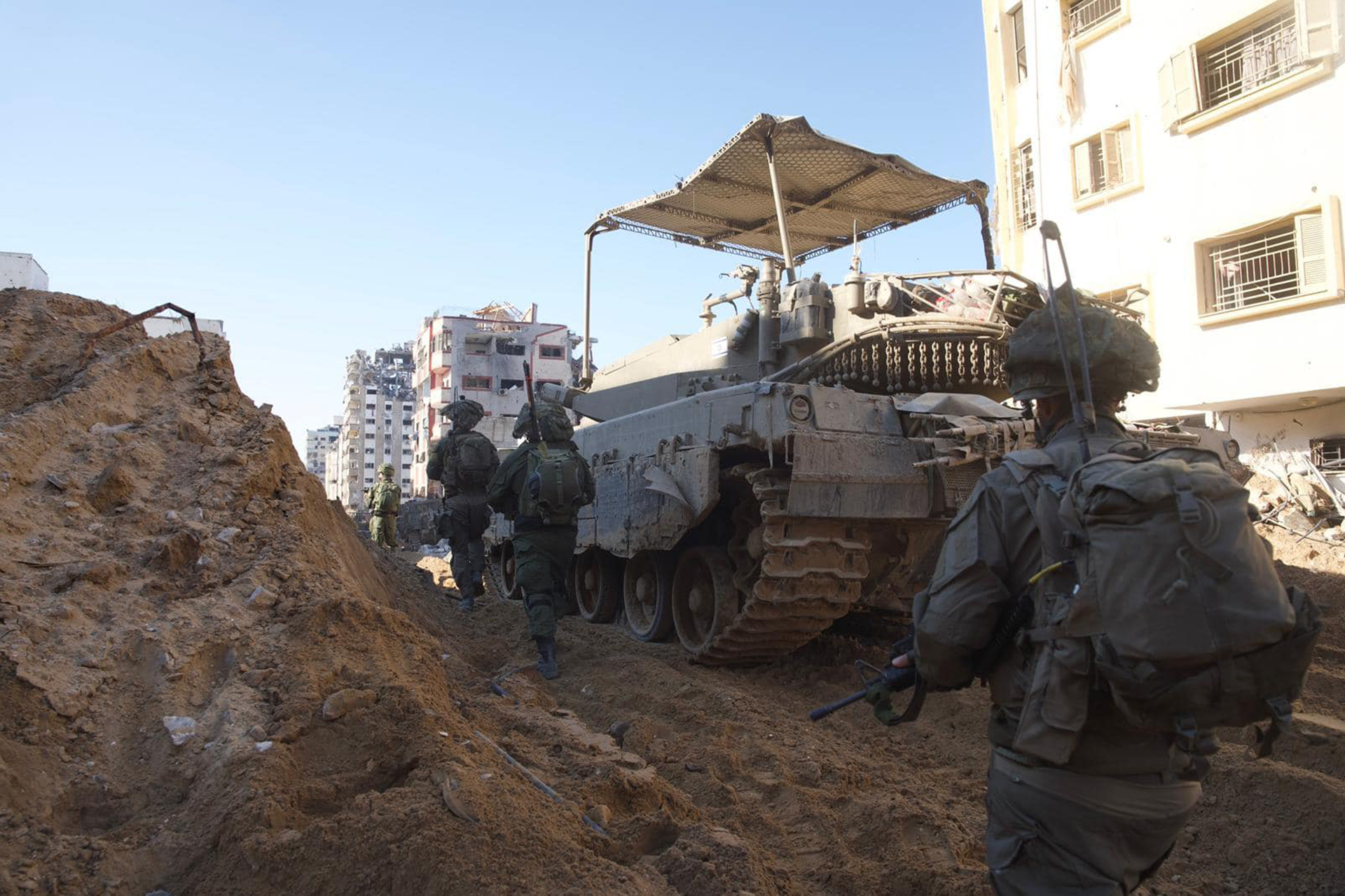 بعد “غولاني”.. إسرائيل تسحب قوات المظليين والمدرعات من غزة | سياسة