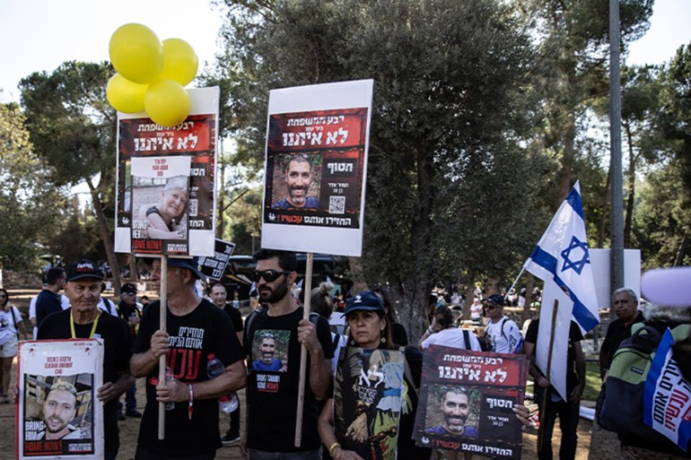آلاف أهالي الأسرى الإسرائيليين في مسيرة تتجه نحو مكتب نتنياهو